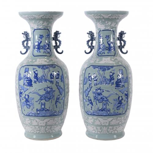 PAIR OF LARGE CHINESE VASES, 19TH-20TH CENTURY.