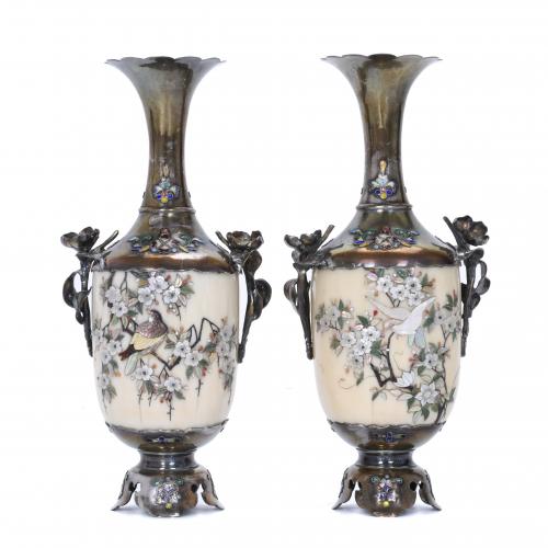 PAIR OF SMALL JAPANESE VASES, SECOND HALF OF THE 19TH CENTURY, MEIJI PERIOD.