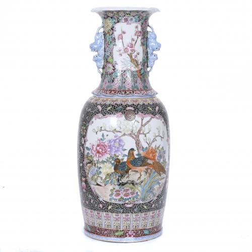 CHINESE VASE, CIRCA 1900. 