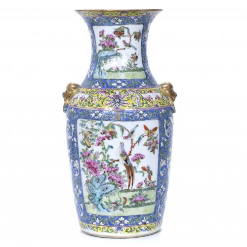 CHINESE CANTON VASE, LATE 19TH CENTURY.