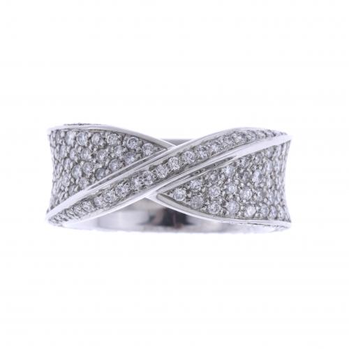 WIDE RING WITH DIAMONDS PAVÉ.