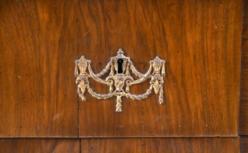 SPANISH CHEST OF DRAWERS, GEORGE III STYLE. MID 19TH CENTUR