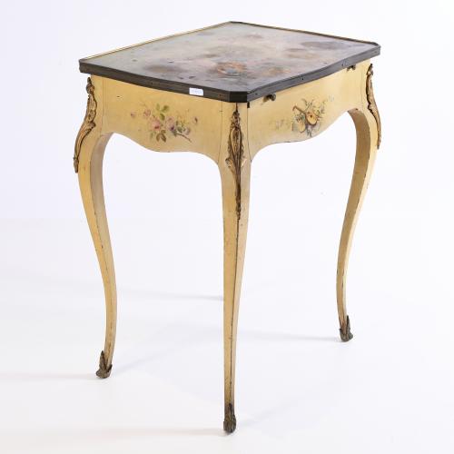 VENETIAN STYLE SIDE TABLE. 20TH CENTURY. 