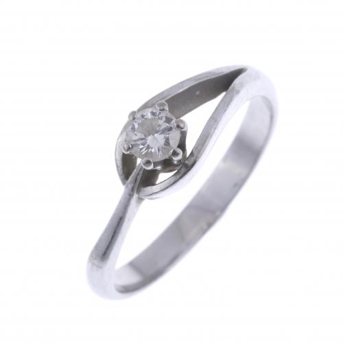 SOLITAIRE DIAMOND RING.