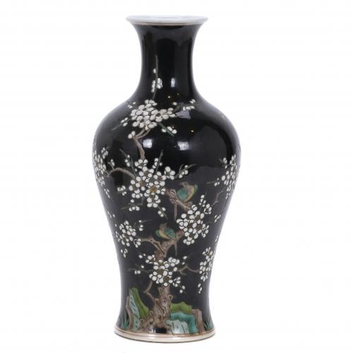 CHINESE VASE, 20TH CENTURY.