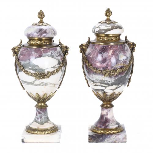 PAIR OF DECORATIVE GOBLETS, LOUIS XVI STYLE, LATE 19TH CENTURY. 