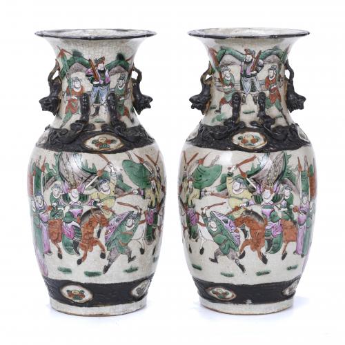 PAIR OF CHINESE NANKIN VASES, 20TH CENTURY. 