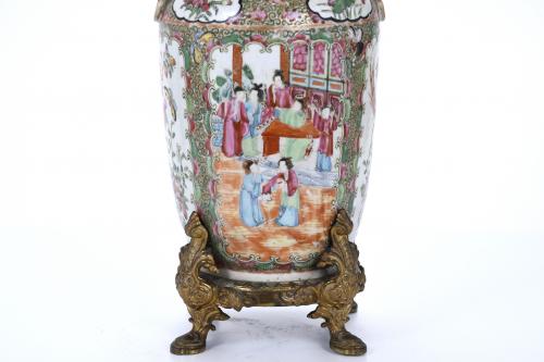 CHINESE CANTON VASE. 20TH CENTURY. 