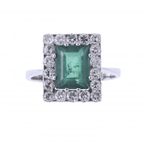 EMERALD AND DIAMONDS RING.