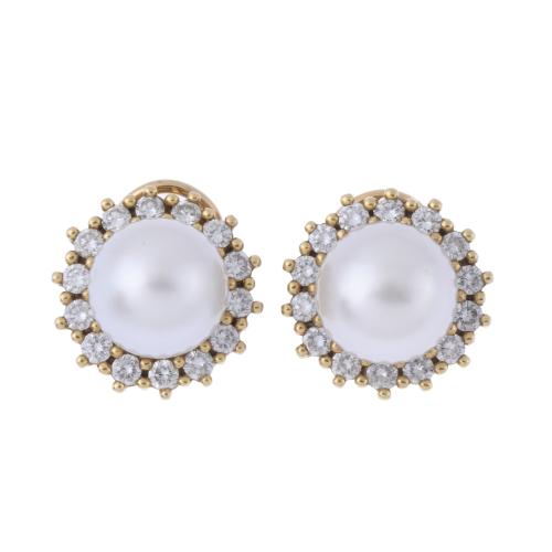 EARRINGS WITH PEARL AND DIAMONDS.