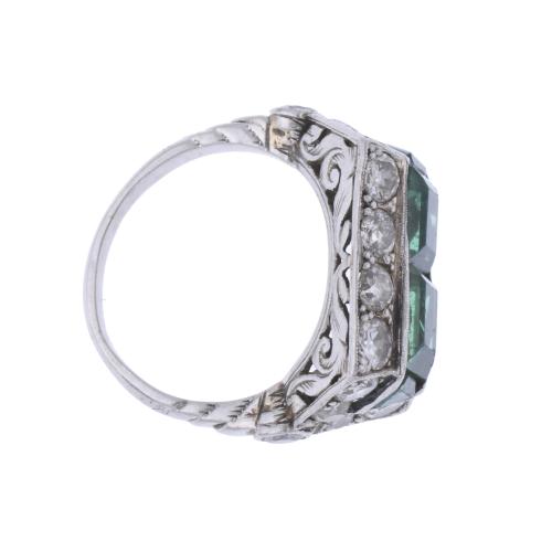 ART DECO RING WITH EMERALDS AND DIAMONDS.