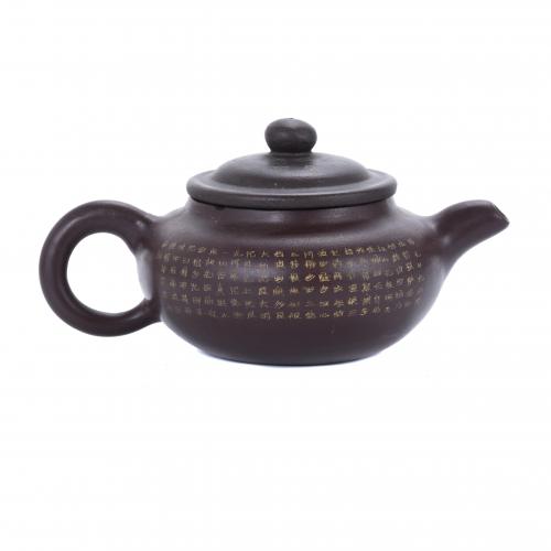 SMALL CHINESE YIXING CLAY TEAPOT, 19TH-20TH CENTURY. 