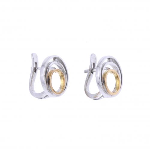 EARRINGS WITH THREE TWO-TONE HOOPS.