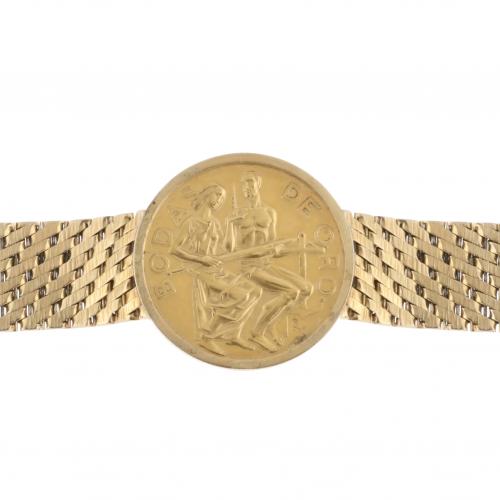 BRACELET WITH GOLDEN WEDDING ANNIVERSARY COMMEMORATIVE MEDAL.