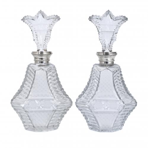 PAIR OF LIQUOR BOTTLES, 20TH CENTURY.