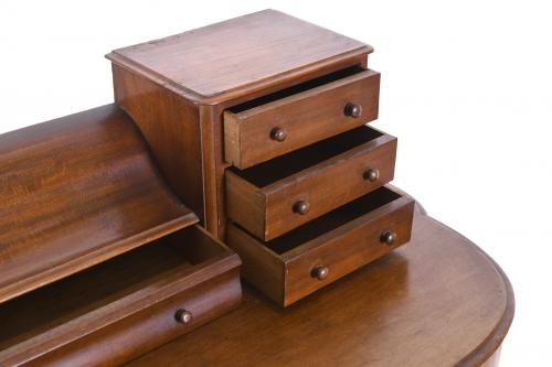 VICTORIAN STYLE DESK, EARLY 20TH CENTURY.