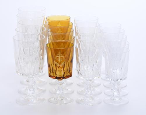 GLASSWARE WITH THE SYMBOL OF JUSTICE ENGRAVED ON IT, 20TH C