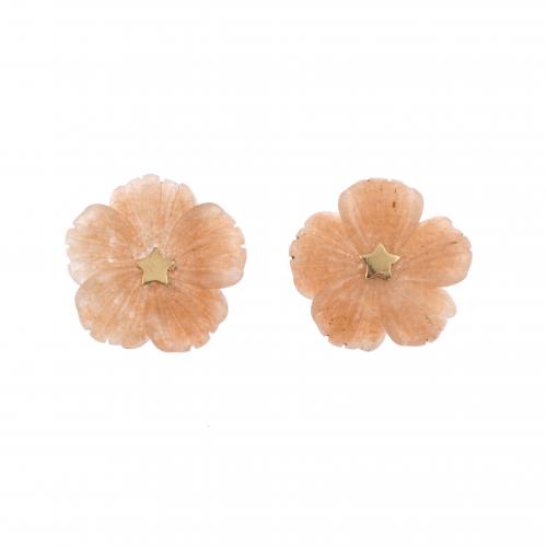 AGATE FLORAL EARRINGS.