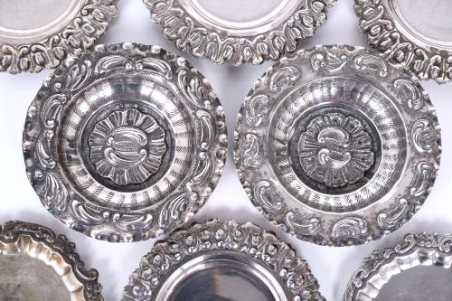 EIGHT ROMANTIC STYLE SILVER ASHTRAYS, 20TH CENTURY. 