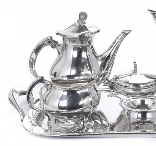 SPANISH SILVER TEA AND COFFEE SET, 20TH CENTURY. 