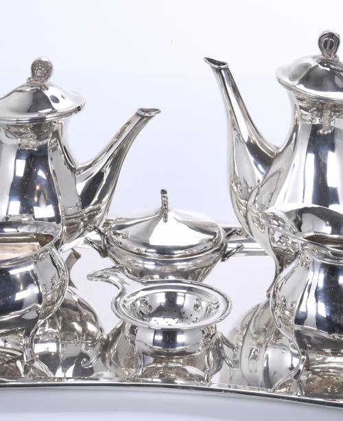 SPANISH SILVER TEA AND COFFEE SET, 20TH CENTURY. 