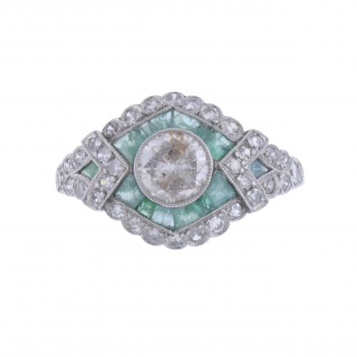 ART DECO RING WITH DIAMONDS AND EMERALDS.