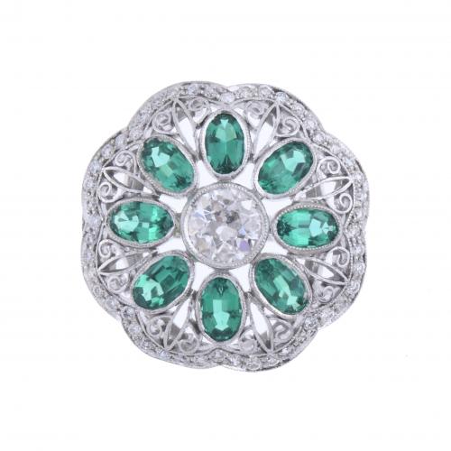 LARGE ROSETTE RING WITH SYNTHETIC EMERALDS AND DIAMONDS.