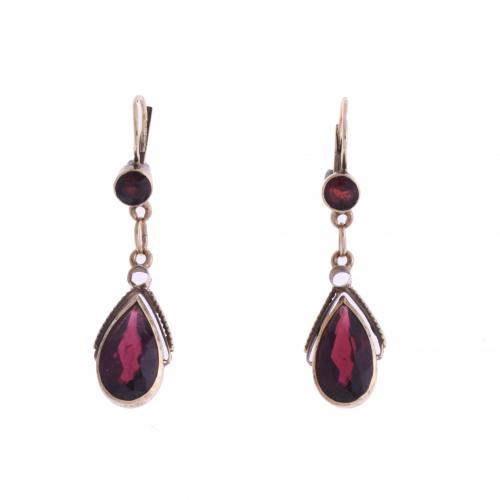 GARNET TEARS EARRINGS.