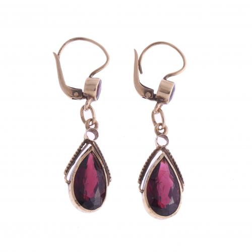 GARNET TEARS EARRINGS.