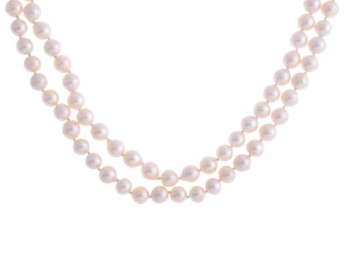 CULTURED PEARLS NECKLACE.