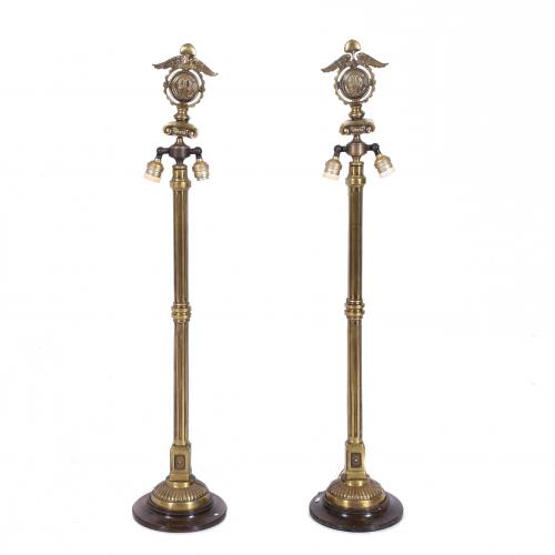 PAIR OF TABLE LAMPS WITH MONOGRAM, 20TH CENTURY. 