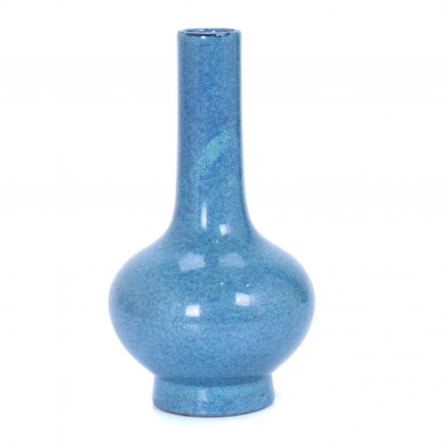 CHINESE "ROBIN EGG BLUE" PORCELAIN VASE, 20TH CENTURY. 