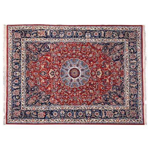 IRANIAN CARPET IN BLUE AND RED TONES, 20TH CENTURY. 