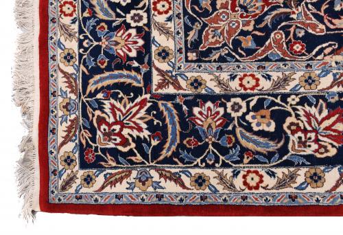 IRANIAN CARPET IN BLUE AND RED TONES, 20TH CENTURY. 