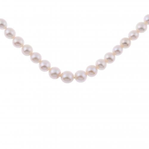 CULTURED PEARLS NECKLACE.