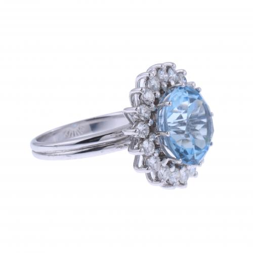 ROSETTE RING WITH BLUE TOPAZ AND DIAMONDS.