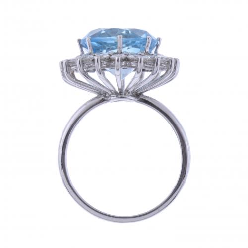 ROSETTE RING WITH BLUE TOPAZ AND DIAMONDS.