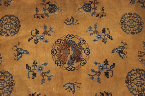 CHINESE CARPET, 20TH CENTURY.