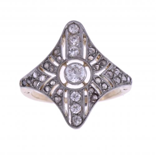 ART DECO DIAMONDS SHUTTLE RING.