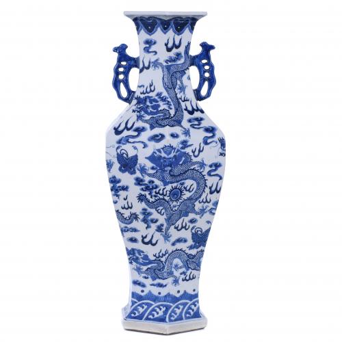 CHINESE VASE, 20TH CENTURY.