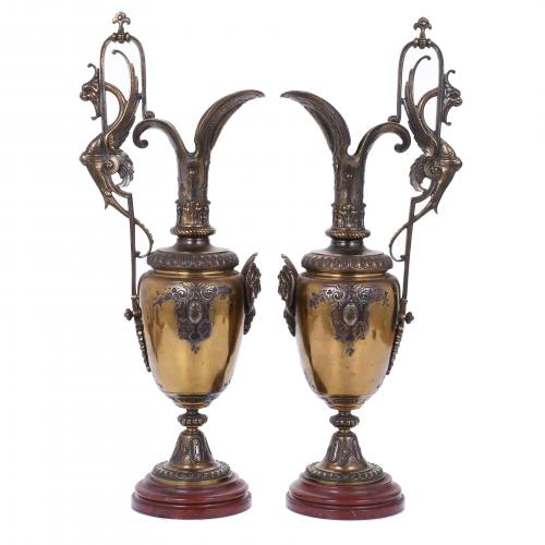 PAIR OF FRENCH BELLE ÉPOQUE BRONZE JUGS, 19TH CENTURY. 