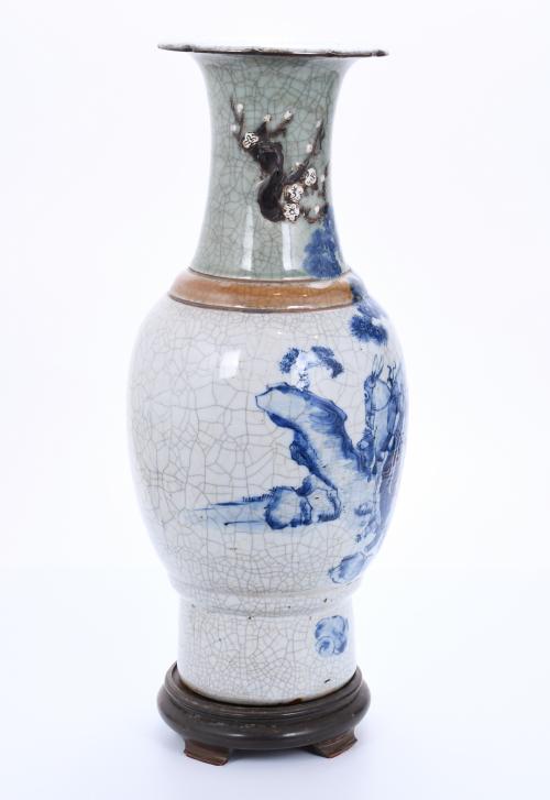 LARGE CHINESE VASE, EARLY 20TH CENTURY.