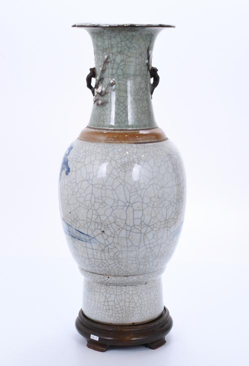 LARGE CHINESE VASE, EARLY 20TH CENTURY.