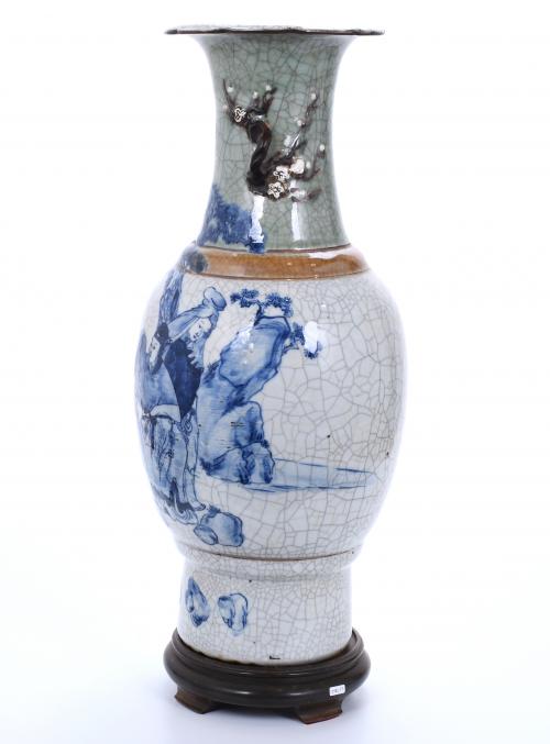 LARGE CHINESE VASE, EARLY 20TH CENTURY.