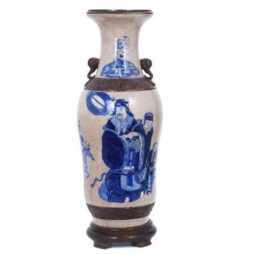 LARGE CHINESE VASE, EARLY 20TH CENTURY.