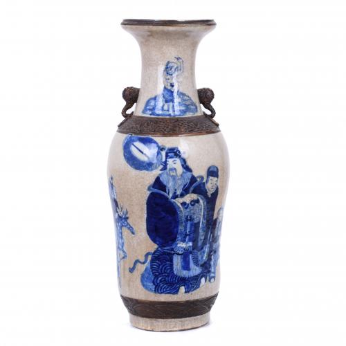 LARGE CHINESE VASE, EARLY 20TH CENTURY.