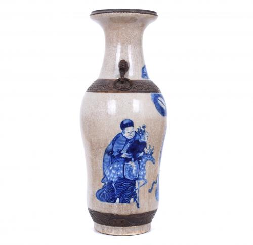 LARGE CHINESE VASE, EARLY 20TH CENTURY.