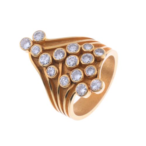 CApdevila. BEAUTIFUL RING WITH DIAMONDS.