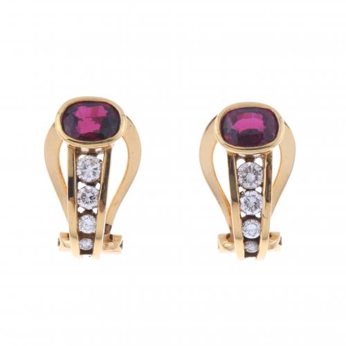 EARRINGS WITH DIAMONDS AND RUBIES.