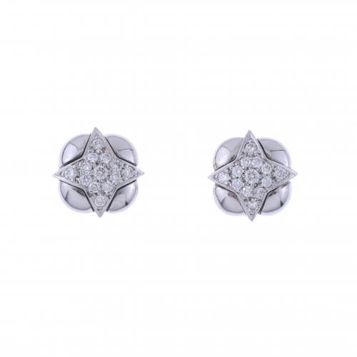 BUTTON EARRINGS WITH DIAMONDS PAVÉ STARS.